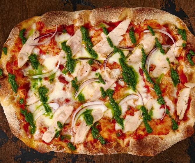 Римская с курицей и соусом песто