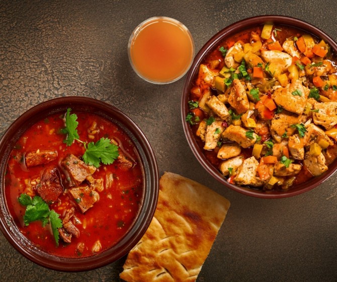 Обед Горца:Салат Ачичук+ Метехи со свининой+ напиток+ хлеб