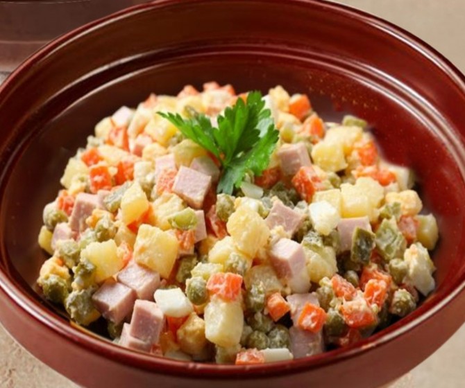 Оливье с ветчиной