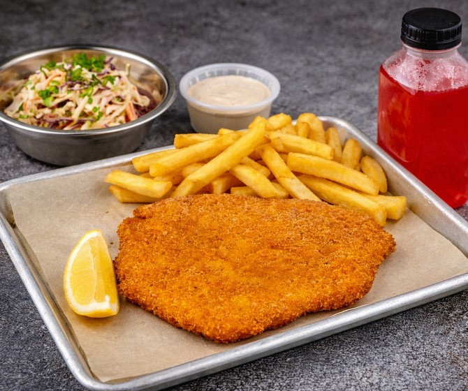 Комбо Шницель+салат коул-слоу+картофель фри+соус+Лимонад Клубника-мята