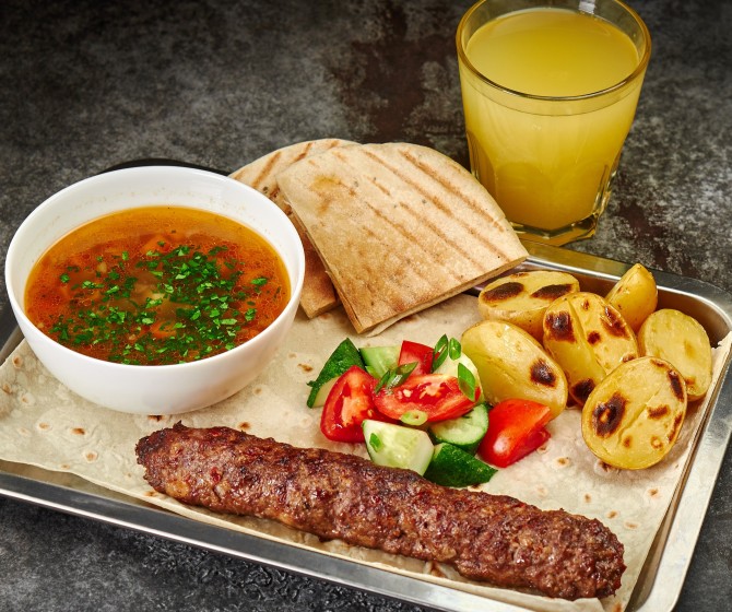 Обед с люля из свинины