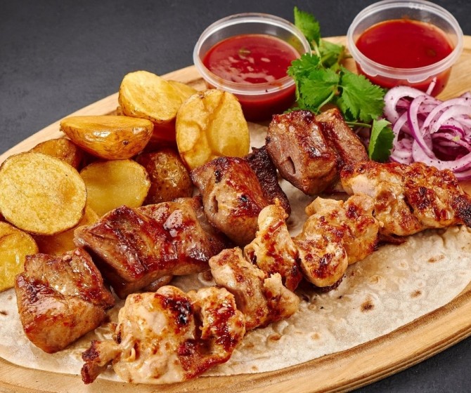 КОМБО Хочу шашлык на двоих Шашлык из свинины, Шашлык из курицы с молодым картофелем