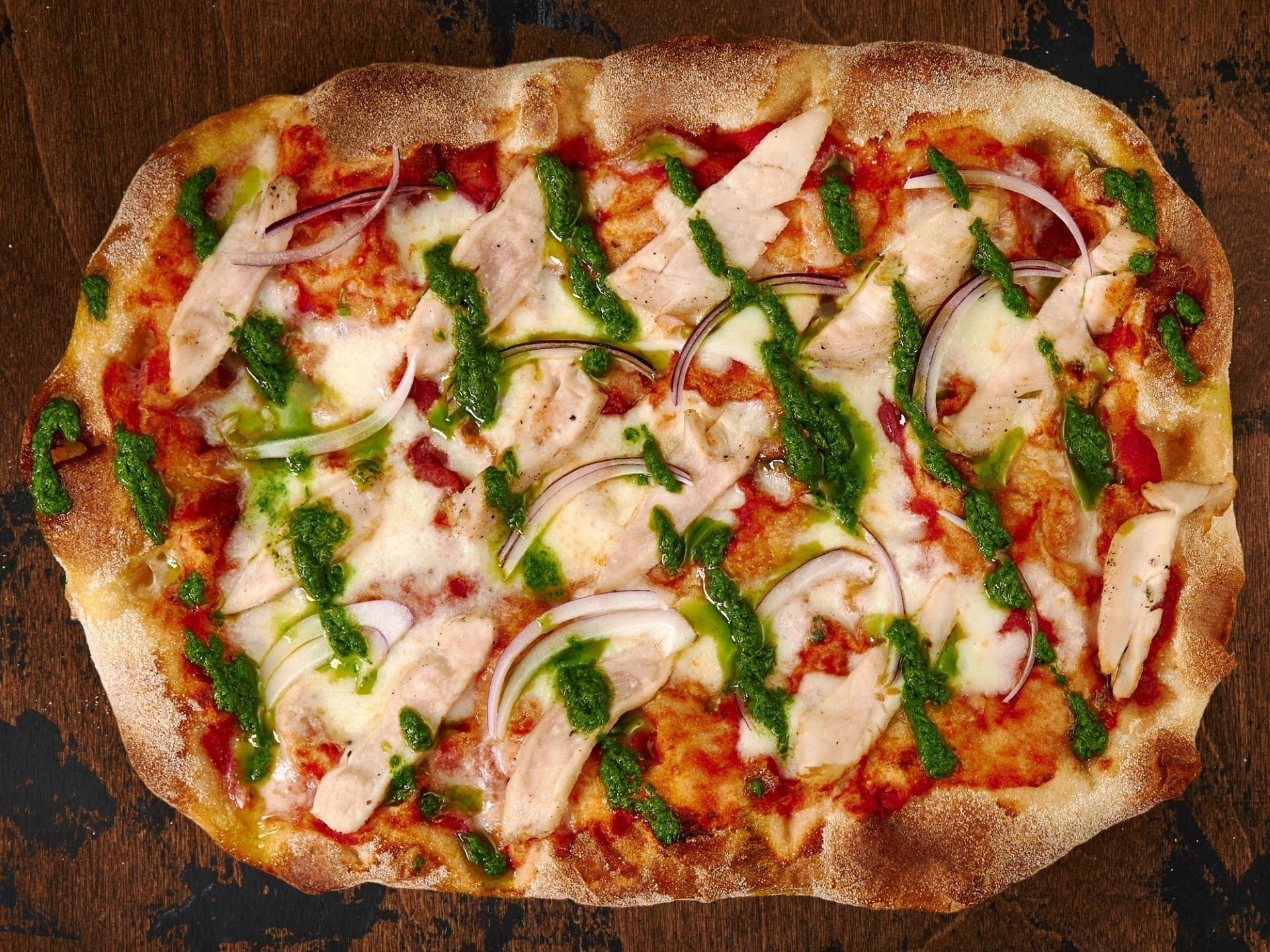 Пицца римская с курицей и соусом песто