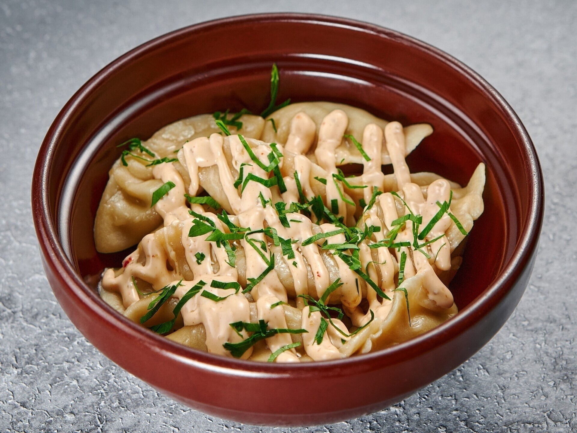 Пельмени с креветками и соусом халапеньо S