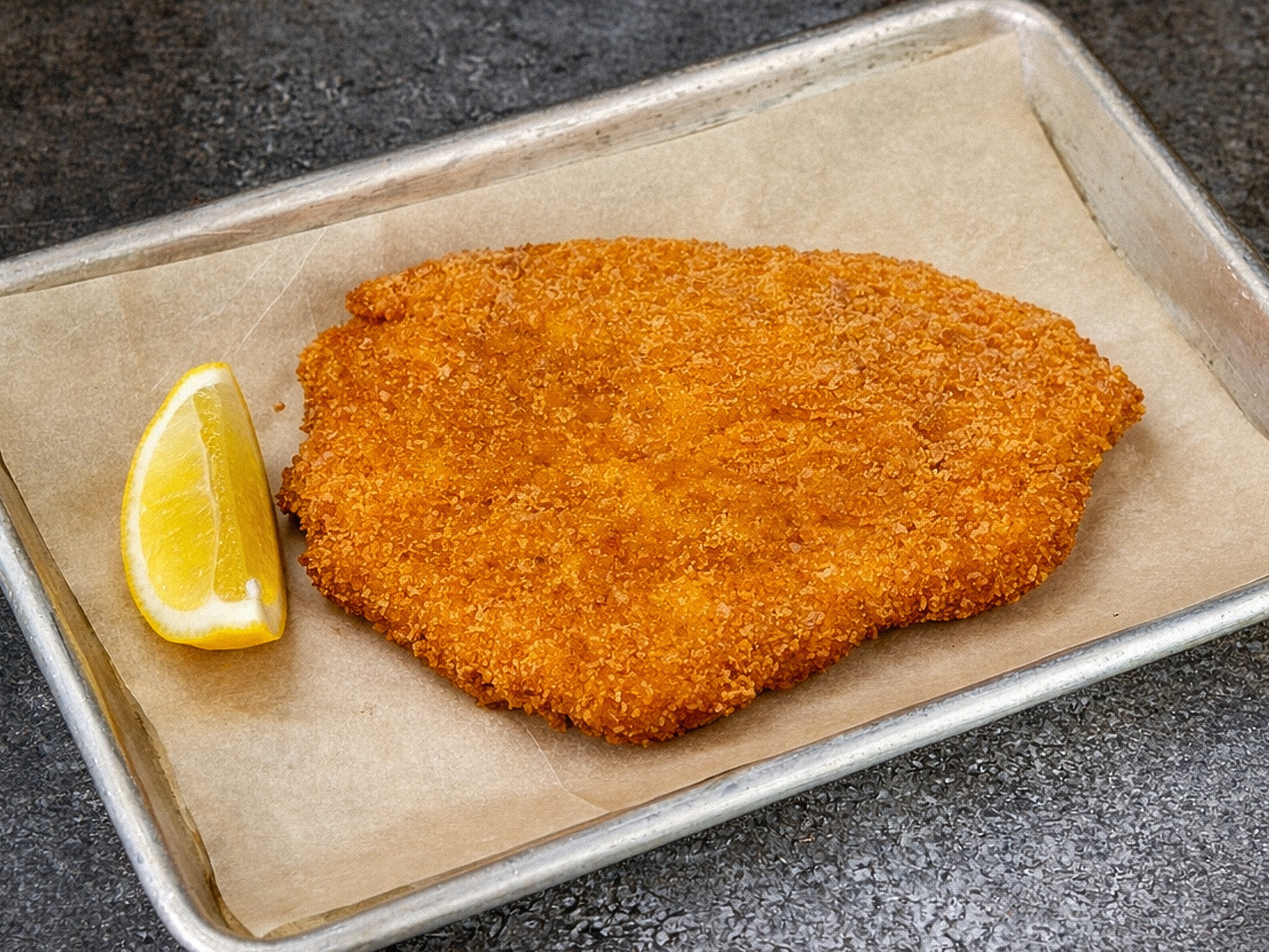 Двойной хрустящий шницель из куриного филе