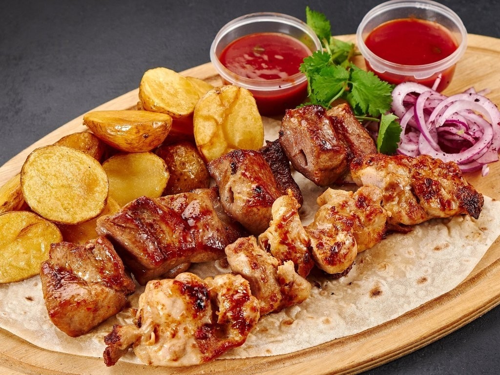 КОМБО Хочу шашлык на двоих Шашлык из свинины, Шашлык из курицы с молодым картофелем