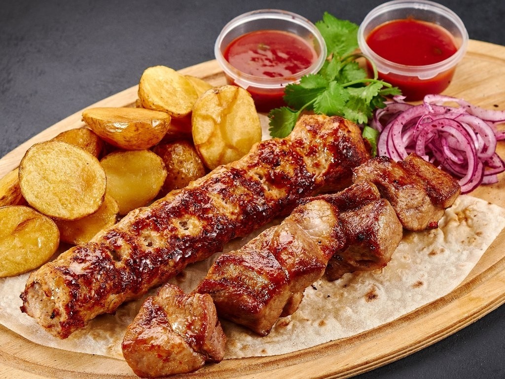 КОМБО Шеф кебаб на двоих Шашлык из свинины и Люля из курицы с молодым картофелем